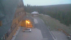 Parkoviště a hlavní vchod