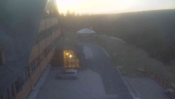 Parkoviště a hlavní vchod