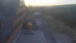 Parkoviště a hlavní vchod