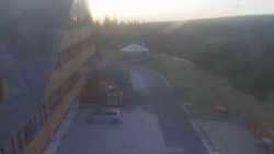 Parkoviště a hlavní vchod