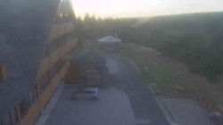 Parkoviště a hlavní vchod