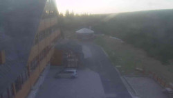 Parkoviště a hlavní vchod