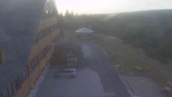 Parkoviště a hlavní vchod