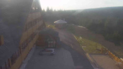 Parkoviště a hlavní vchod