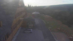 Parkoviště a hlavní vchod