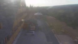 Parkoviště a hlavní vchod