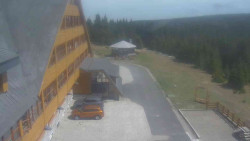 Parkoviště a hlavní vchod