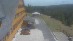Parkoviště a hlavní vchod