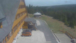 Parkoviště a hlavní vchod