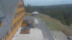 Parkoviště a hlavní vchod