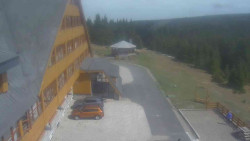 Parkoviště a hlavní vchod