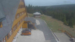 Parkoviště a hlavní vchod