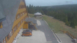 Parkoviště a hlavní vchod