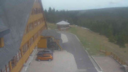Parkoviště a hlavní vchod