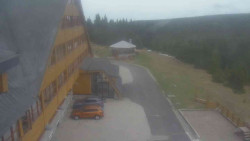 Parkoviště a hlavní vchod