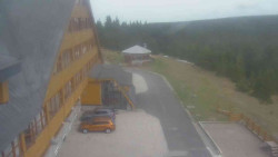 Parkoviště a hlavní vchod