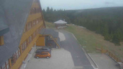 Parkoviště a hlavní vchod