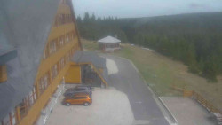 Parkoviště a hlavní vchod