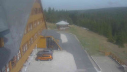 Parkoviště a hlavní vchod