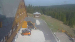 Parkoviště a hlavní vchod