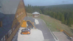 Parkoviště a hlavní vchod