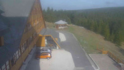 Parkoviště a hlavní vchod