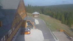 Parkoviště a hlavní vchod