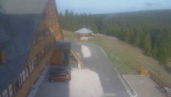 Parkoviště a hlavní vchod