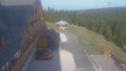 Parkoviště a hlavní vchod