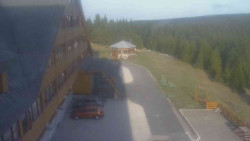 Parkoviště a hlavní vchod