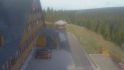 Parkoviště a hlavní vchod