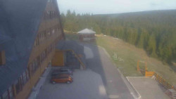 Parkoviště a hlavní vchod