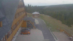 Parkoviště a hlavní vchod