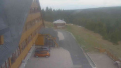 Parkoviště a hlavní vchod
