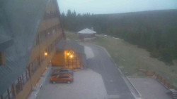 Parkoviště a hlavní vchod