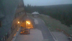Parkoviště a hlavní vchod