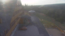 Parkoviště a hlavní vchod