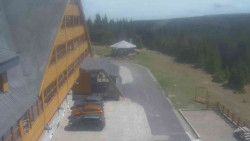 Parkoviště a hlavní vchod