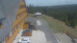 Parkoviště a hlavní vchod