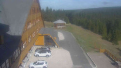 Parkoviště a hlavní vchod