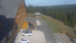 Parkoviště a hlavní vchod