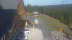 Parkoviště a hlavní vchod