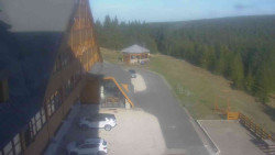 Parkoviště a hlavní vchod