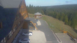 Parkoviště a hlavní vchod