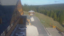 Parkoviště a hlavní vchod