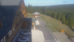 Parkoviště a hlavní vchod