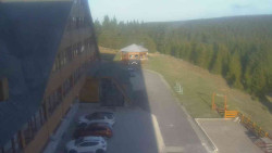 Parkoviště a hlavní vchod