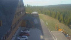 Parkoviště a hlavní vchod