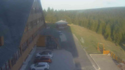 Parkoviště a hlavní vchod