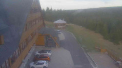 Parkoviště a hlavní vchod